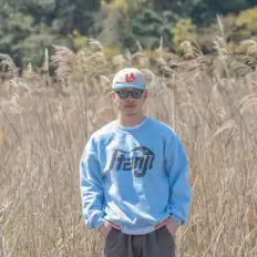 Ακούστε περιεχόμενο από Sou, παρακολουθήστε μουσικά βίντεο, διαβάστε το βιογραφικό, δείτε ημερομηνίες περιοδείας, και πολλά ακόμη!