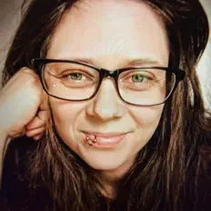 Listen to Prawie Idealni, watch music videos, read bio, see tour dates & more!