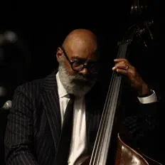 聆聽 Gerald Cannon、觀看音樂影片、閱讀小傳、查看巡演日期等！