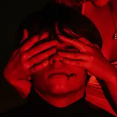 Hör dir Ramuel an, schau dir Musikvideos an, lies die Biografie, finde Tourdaten und mehr!