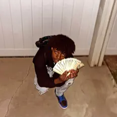 J6reezyを聴いたり、ミュージックビデオを鑑賞したり、経歴やツアー日程などを確認したりしましょう！