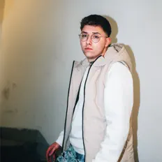 Hör dir CILLIAN an, schau dir Musikvideos an, lies die Biografie, finde Tourdaten und mehr!