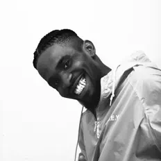 聆聽 Kobiro、觀看音樂影片、閱讀小傳、查看巡演日期等！