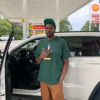 undefined सुनें, म्यूज़िक वीडियो देखें, बायो पढ़ें, दौरे की तारीखें और बहुत कुछ देखें!