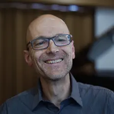 聆聽 Christof Fankhauser、觀看音樂影片、閱讀小傳、查看巡演日期等！