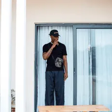 Dengarkan Plvyboi Pluto, tonton video musik, baca bio, lihat tanggal tur & lainnya!