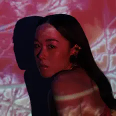 Ouça Elise, assista a videoclipes, leia a biografia, veja as datas das turnês e mais!