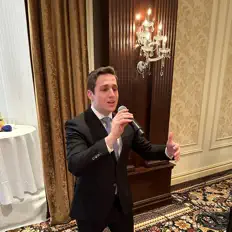 Daniel Zupnikを聴いたり、ミュージックビデオを鑑賞したり、経歴やツアー日程などを確認したりしましょう！