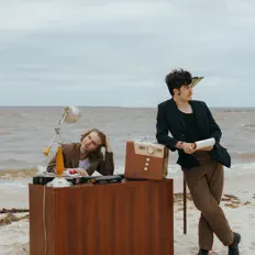 Dengarkan Working Hour, tonton video musik, baca bio, lihat tanggal tur & lainnya!