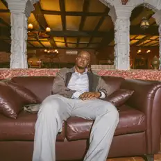 Infinit Amuを聴いたり、ミュージックビデオを鑑賞したり、経歴やツアー日程などを確認したりしましょう！