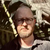 Ouve undefined, vê vídeos de música, lê a biografia, vê as datas da digressão e muito mais!