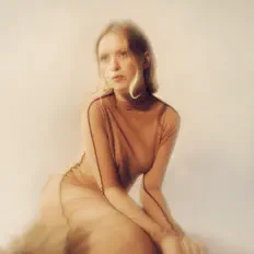 Sara Flindt을(를) 듣고, 뮤직 비디오를 보고, 약력을 읽고, 투어 일정 등을 확인하세요!