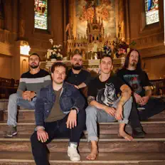 收听 Mangeur de Rêves、观看音乐视频、阅读小传、查看巡演日期等 ！