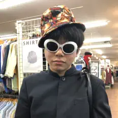 Escucha a Saka, mira vídeos musicales, lee la biografía, consulta fechas de giras y mucho más.