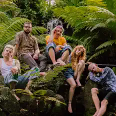 Ouça Mood Spill, assista a videoclipes, leia a biografia, veja as datas das turnês e mais!