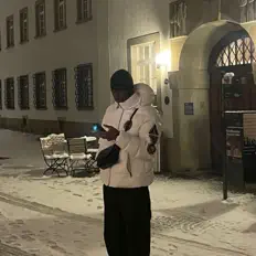 Escucha a Manu913, mira videos musicales, lee su biografía, consulta las fechas de las gira y más.