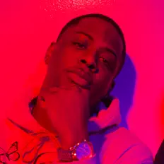 Hör dir Ahjee an, schau dir Musikvideos an, lies die Biografie, finde Tourdaten und mehr!