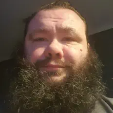 聆聽 Brumbassen、觀看音樂影片、閱讀小傳、查看巡演日期等！