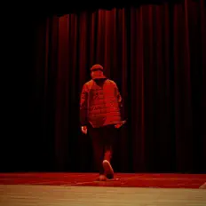 聆聽 King Creed、觀看音樂影片、閱讀小傳、查看巡演日期等！