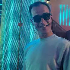 Dengarkan Nicky Dippin', tonton video musik, baca bio, lihat tanggal tur & lainnya!