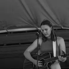 聆聽 Cailyn Shelby、觀看音樂影片、閱讀小傳、查看巡演日期等！