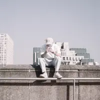 undefined을(를) 듣고, 뮤직 비디오를 보고, 약력을 읽고, 투어 일정 등을 확인하세요!