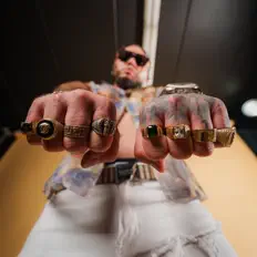 Poslechněte si interpreta J-Z La Melodia Musical, sledujte hudební videa, přečtěte si životopis, podívejte se na data turné a další informace.