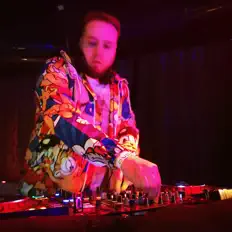 Dengarkan MARMUTO, tonton video musik, baca bio, lihat tanggal tur & lainnya!