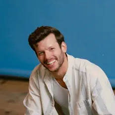 Tom McGovern dinle, müzik videolarını izle, biyografisini oku, tur tarihlerini ve daha fazlasını gör!