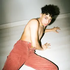 Escucha a Aaron Jovet, mira vídeos musicales, lee la biografía, consulta fechas de giras y mucho más.