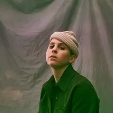 收听 Isla June、观看音乐视频、阅读小传、查看巡演日期等 ！