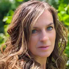 聆聽 Michelle Parsons、觀看音樂影片、閱讀小傳、查看巡演日期等！