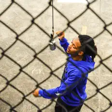 Posłuchaj wykonawcy Caloo, obejrzyj teledyski, przeczytaj biografię, zobacz daty tras koncertowych i nie tylko!