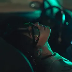 ALIXを聴いたり、ミュージックビデオを鑑賞したり、経歴やツアー日程などを確認したりしましょう！