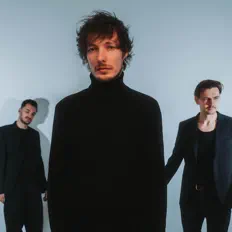 Luvverを聴いたり、ミュージックビデオを鑑賞したり、経歴やツアー日程などを確認したりしましょう！