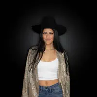 Posłuchaj wykonawcy undefined, obejrzyj teledyski, przeczytaj biografię, zobacz daty tras koncertowych i nie tylko!