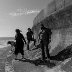 Ouve Coiote, vê vídeos de música, lê a biografia, vê as datas da digressão e muito mais!