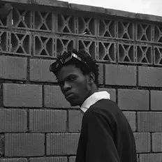 Ascolta Strumz, guarda video musicali, leggi la biografia, vedi le date del tour & altro!