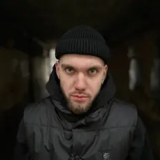 Hör dir Cyre an, schau dir Musikvideos an, lies die Biografie, finde Tourdaten und mehr!