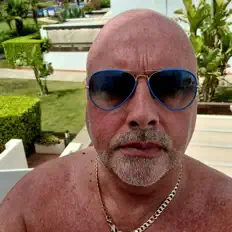 Hör dir Hakim Jamal an, schau dir Musikvideos an, lies die Biografie, finde Tourdaten und mehr!