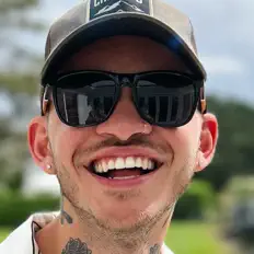 Dengarkan Gee Yuhh, tonton video musik, baca bio, lihat tanggal tur & lainnya!