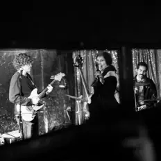 Business School을(를) 듣고, 뮤직 비디오를 보고, 약력을 읽고, 투어 일정 등을 확인하세요!