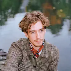 收听 KAYYAK、观看音乐视频、阅读小传、查看巡演日期等 ！