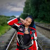 Ouça undefined, assista a videoclipes, leia a biografia, veja as datas das turnês e mais!
