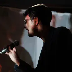 收听 iB101、观看音乐视频、阅读小传、查看巡演日期等 ！