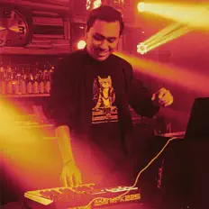 Ouça Cenit85, assista a videoclipes, leia a biografia, veja as datas das turnês e mais!