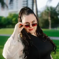 Ouve undefined, vê vídeos de música, lê a biografia, vê as datas da digressão e muito mais!