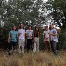 Ouve Flower House, vê vídeos de música, lê a biografia, vê as datas da digressão e muito mais!