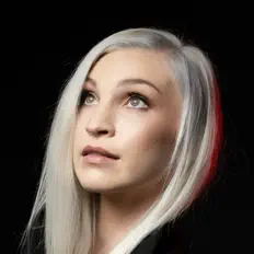 收听 Esmé Fox、观看音乐视频、阅读小传、查看巡演日期等 ！