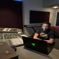Poslechněte si interpreta undefined, sledujte hudební videa, přečtěte si životopis, podívejte se na data turné a další informace.